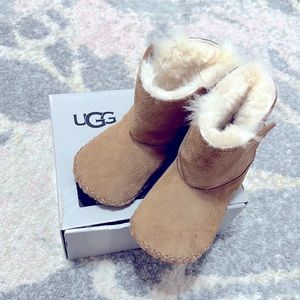 UGG’s Infant Girl 4/5